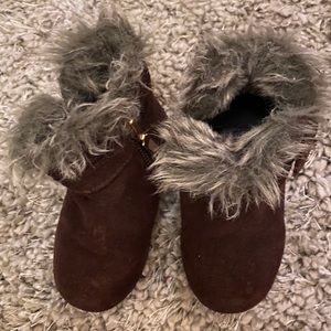 Janie and Jack suede booties with faux fur